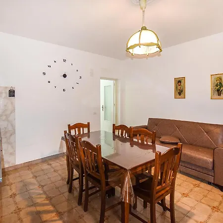 2 Bedroom Awesome In