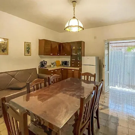 2 Bedroom Awesome In *